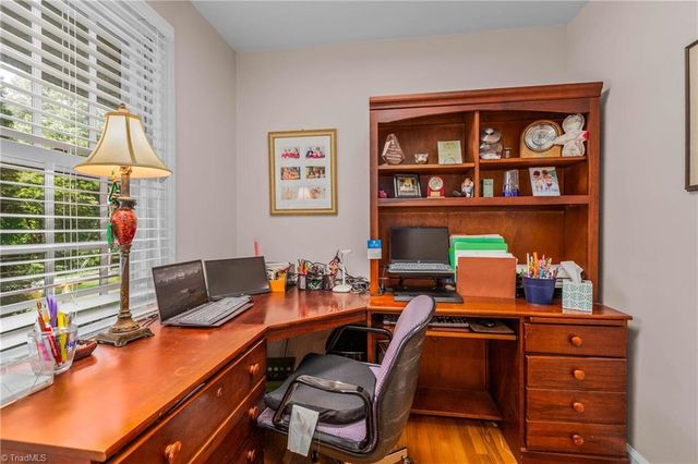 1039 Kenleigh Circle, Winston-salem, NC 27106