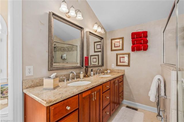 1039 Kenleigh Circle, Winston-salem, NC 27106