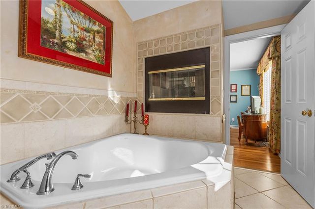 1039 Kenleigh Circle, Winston-salem, NC 27106