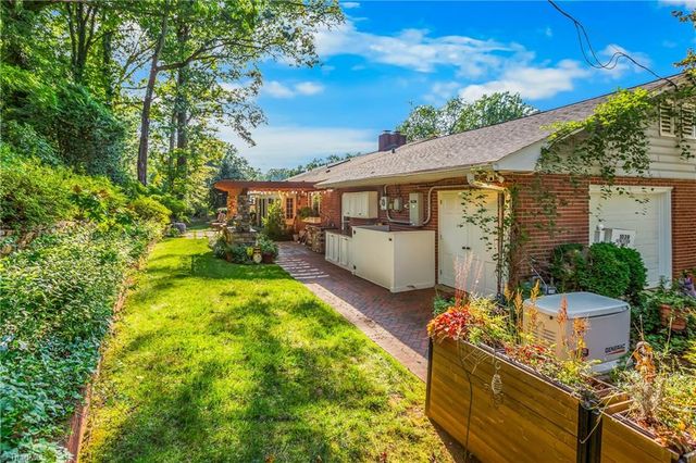 1039 Kenleigh Circle, Winston-salem, NC 27106