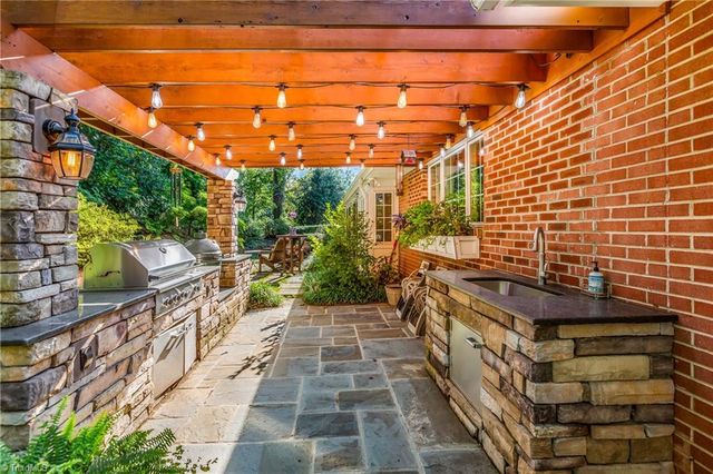 1039 Kenleigh Circle, Winston-salem, NC 27106