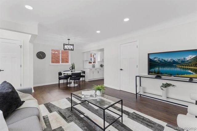 22121 Whitmore Street, Oak Park, MI 48237