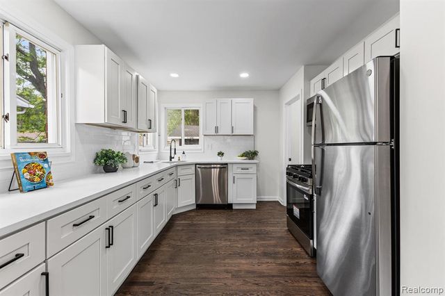 22121 Whitmore Street, Oak Park, MI 48237