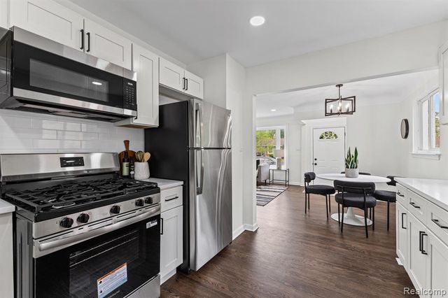 22121 Whitmore Street, Oak Park, MI 48237