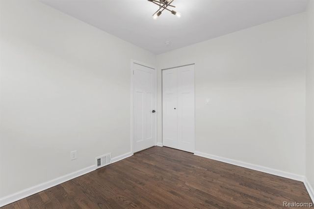 22121 Whitmore Street, Oak Park, MI 48237