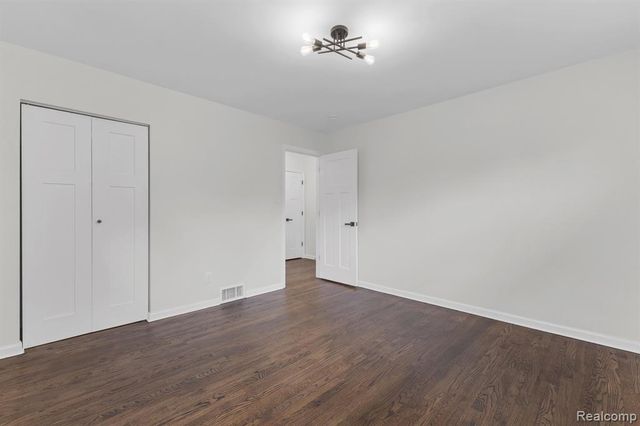22121 Whitmore Street, Oak Park, MI 48237