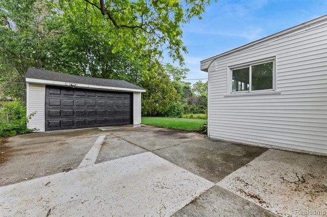 22121 Whitmore Street, Oak Park, MI 48237