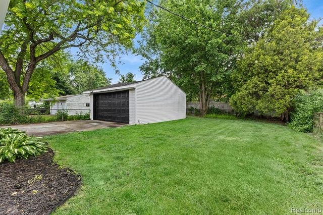 22121 Whitmore Street, Oak Park, MI 48237