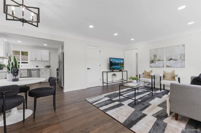 22121 Whitmore Street, Oak Park, MI 48237