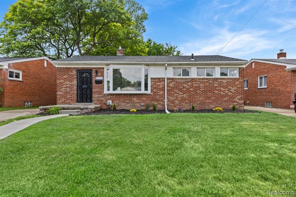 22121 Whitmore Street, Oak Park, MI 48237