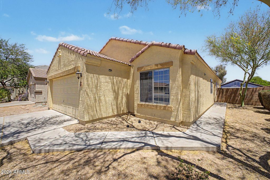 Image 3 of property listing at 43832 W ARIZONA Avenue, Maricopa, AZ 85138