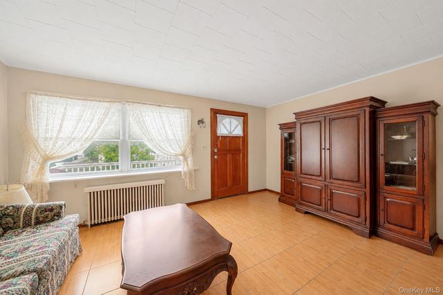 136 Sioux Street, Ronkonkoma, NY 11779