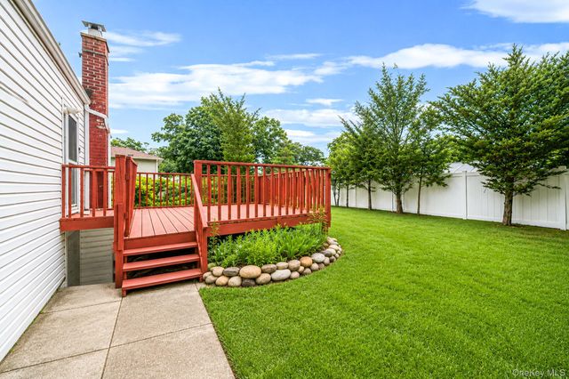 136 Sioux Street, Ronkonkoma, NY 11779