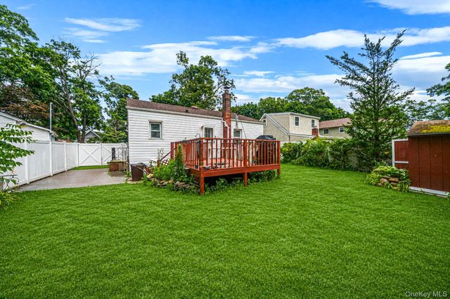 136 Sioux Street, Ronkonkoma, NY 11779