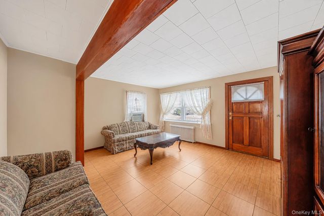 136 Sioux Street, Ronkonkoma, NY 11779