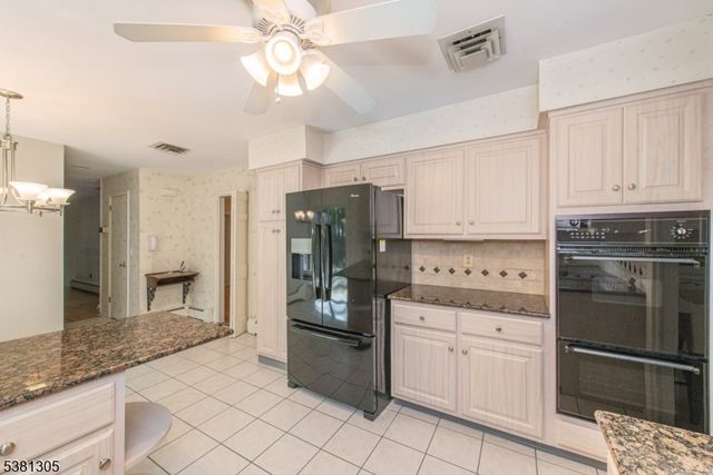 21 Holly Dr, Parsippany-troy Hills Twp., NJ 07950
