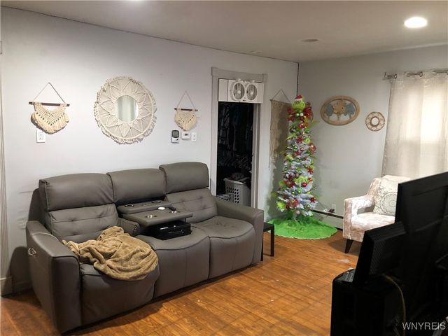 4097 Jarvis Street, Hamburg, NY 14219