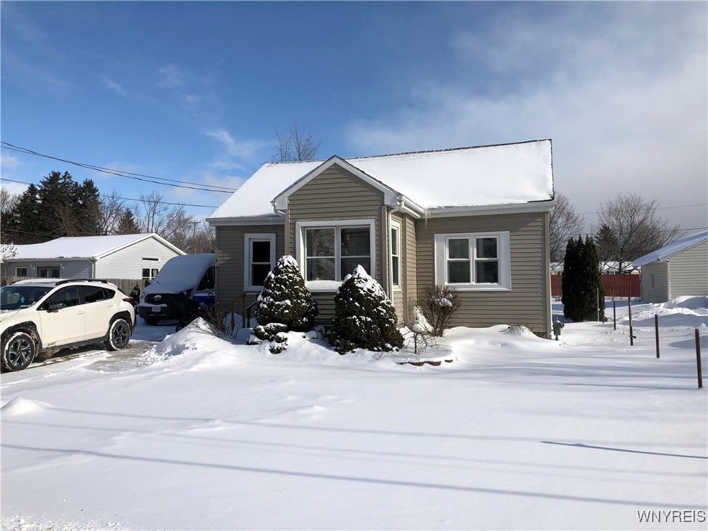 4097 Jarvis Street, Hamburg, NY 14219