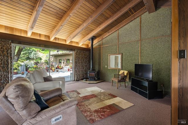 308 Jefferson Ln, Ukiah, CA 95482