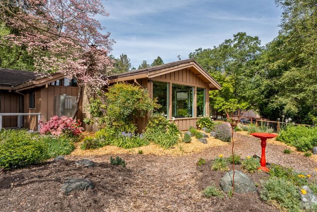 308 Jefferson Ln, Ukiah, CA 95482