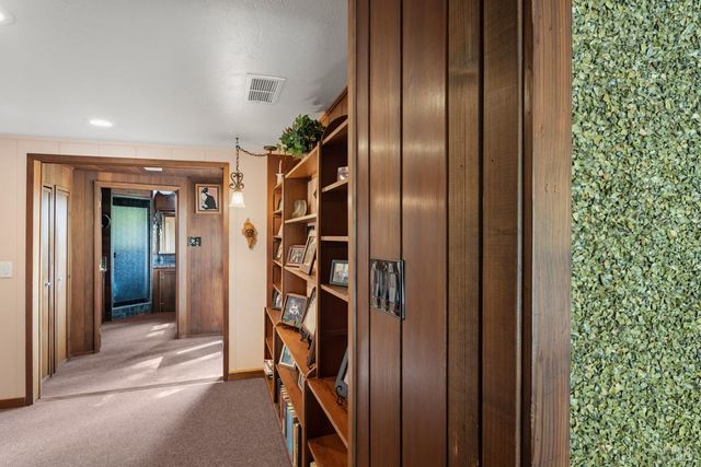 308 Jefferson Ln, Ukiah, CA 95482