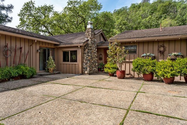 308 Jefferson Ln, Ukiah, CA 95482