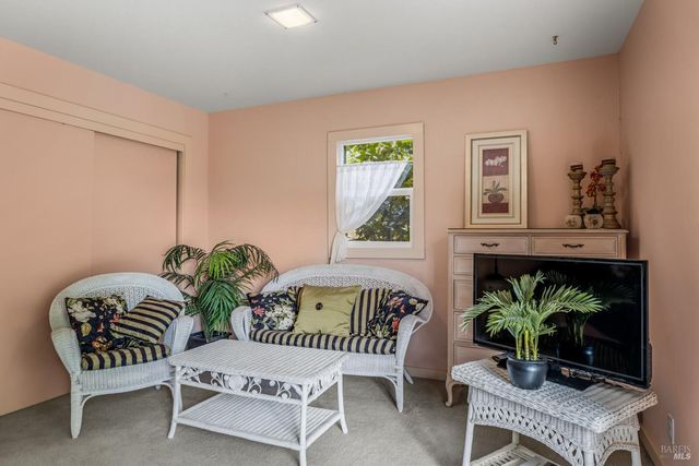 308 Jefferson Ln, Ukiah, CA 95482