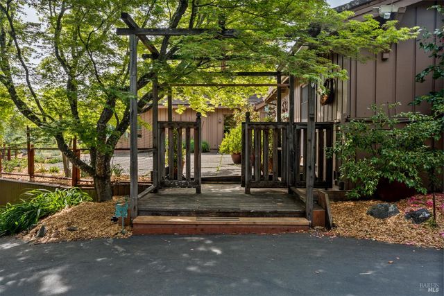 308 Jefferson Ln, Ukiah, CA 95482