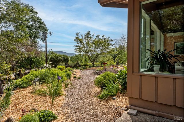 308 Jefferson Ln, Ukiah, CA 95482