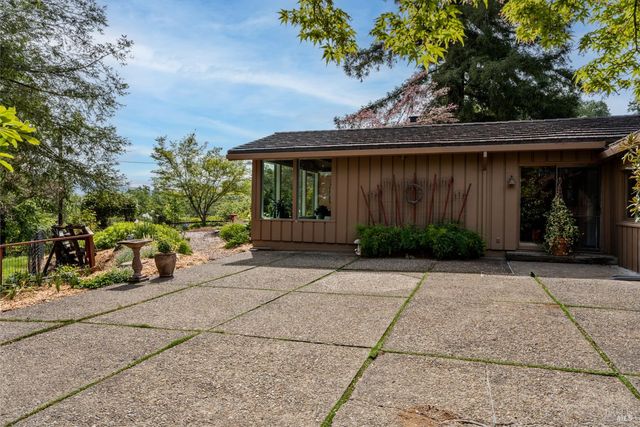 308 Jefferson Ln, Ukiah, CA 95482