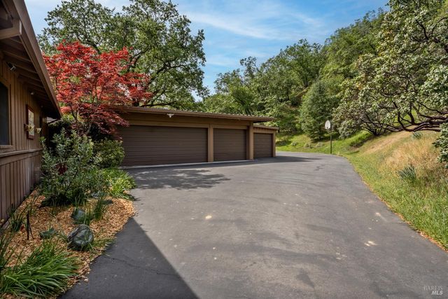 308 Jefferson Ln, Ukiah, CA 95482