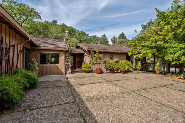 308 Jefferson Ln, Ukiah, CA 95482