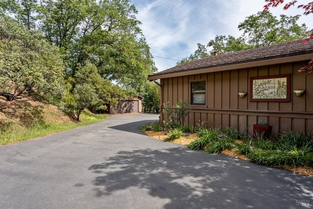 308 Jefferson Ln, Ukiah, CA 95482
