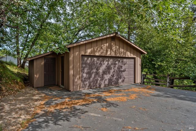 308 Jefferson Ln, Ukiah, CA 95482