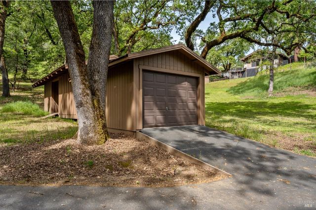 308 Jefferson Ln, Ukiah, CA 95482