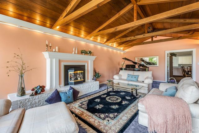 308 Jefferson Ln, Ukiah, CA 95482