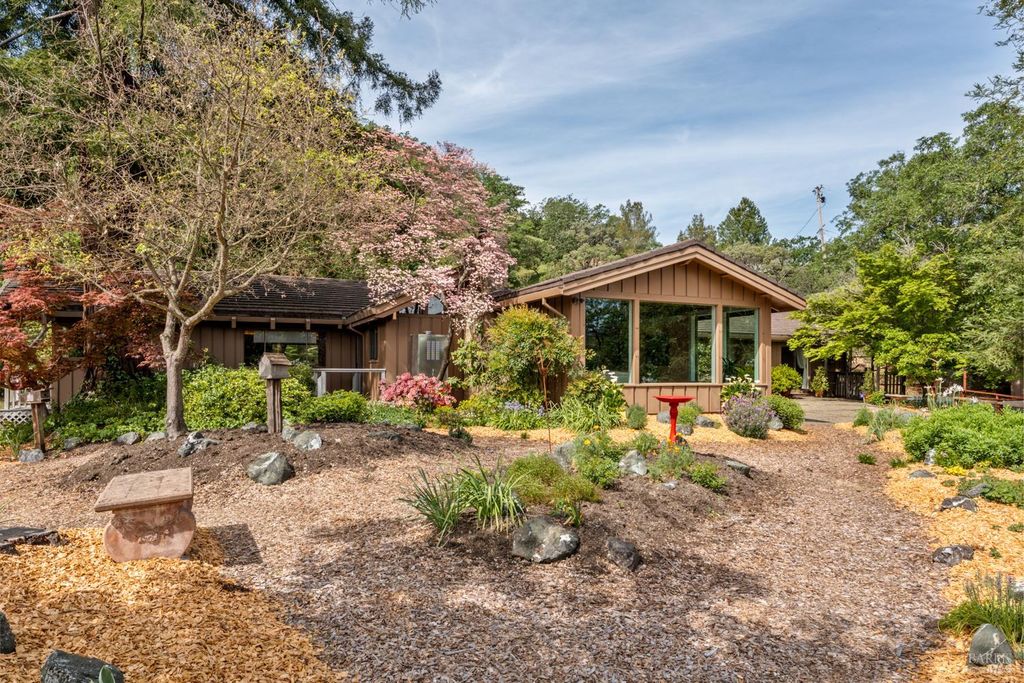 308 Jefferson Ln, Ukiah, CA 95482
