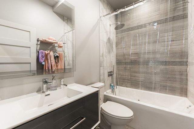 2108 W 18th Place 2, Chicago, IL 60608