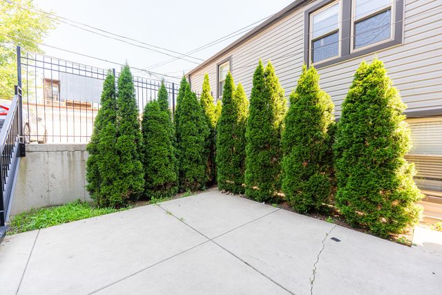 2108 W 18th Place 2, Chicago, IL 60608