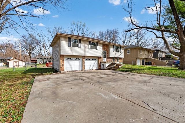 600 NE 114th Street, Kansas City, MO 64155