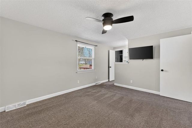 600 NE 114th Street, Kansas City, MO 64155