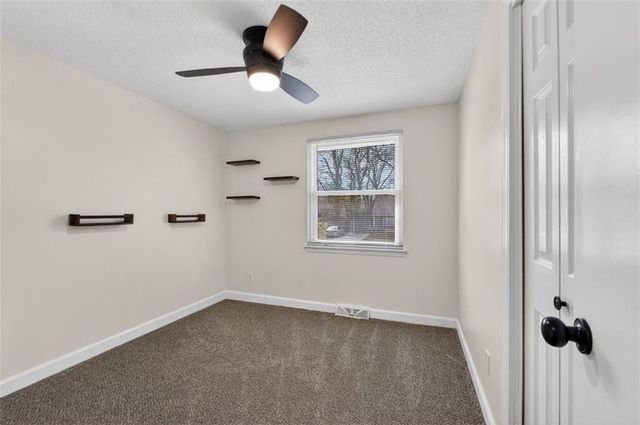 600 NE 114th Street, Kansas City, MO 64155