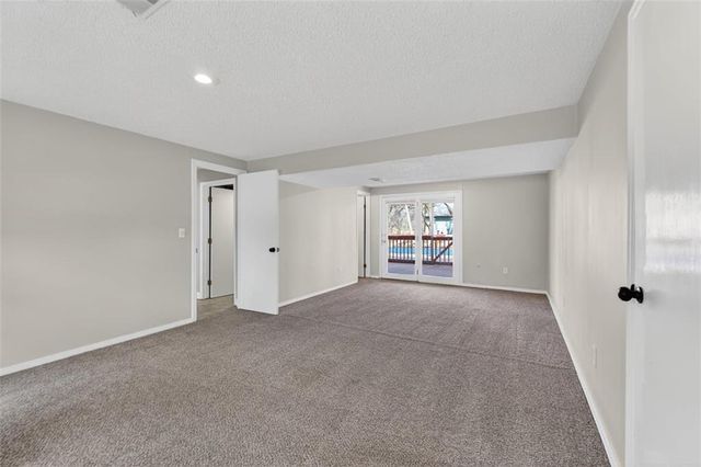 600 NE 114th Street, Kansas City, MO 64155