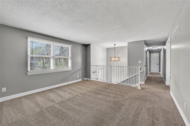 600 NE 114th Street, Kansas City, MO 64155