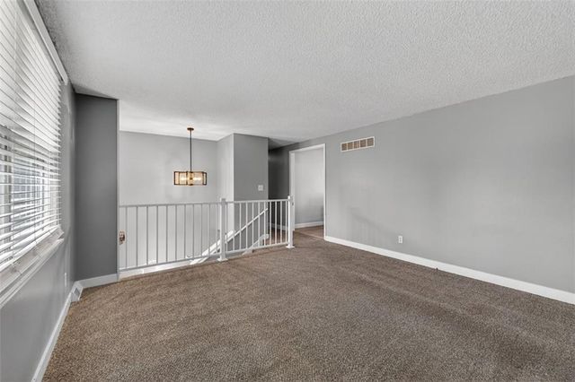 600 NE 114th Street, Kansas City, MO 64155