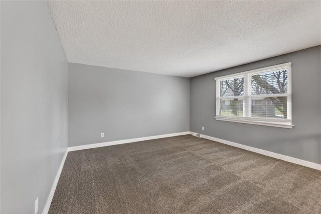 600 NE 114th Street, Kansas City, MO 64155