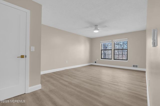 105 Larkspur Lane, Jackson, NJ 08527