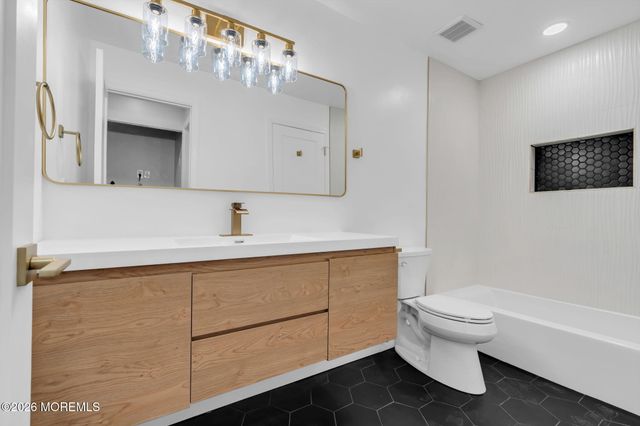 105 Larkspur Lane, Jackson, NJ 08527