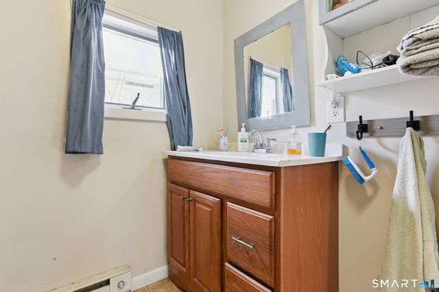 31 Grand Street, New London, CT 06320