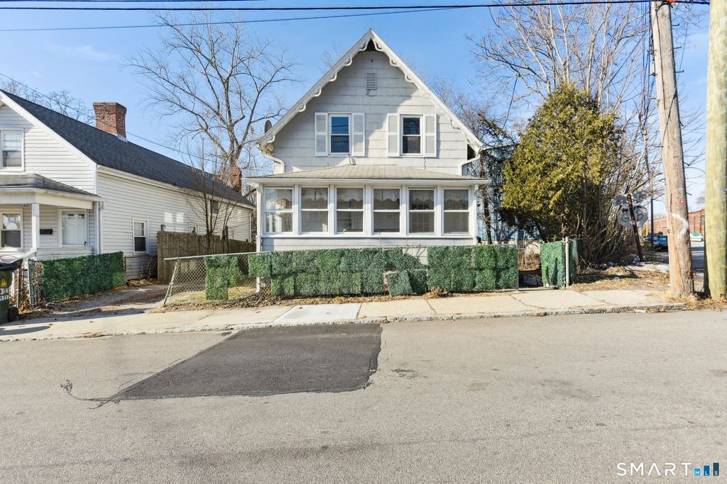 31 Grand Street, New London, CT 06320